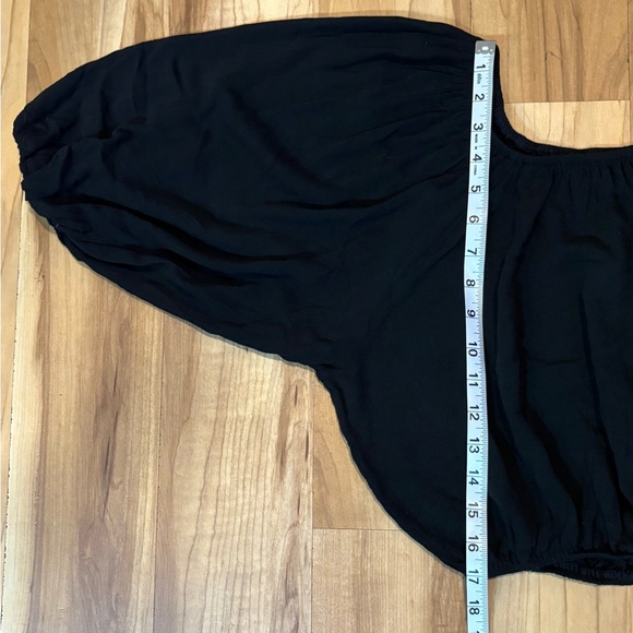 LA MIEL, Black Off Shoulder Bubble Sleeve Blouse, Like New, Size Small - Picture 6 of 9